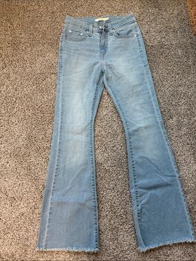Light Wash High-Rise Wide-Leg Jeans with Frayed Hem